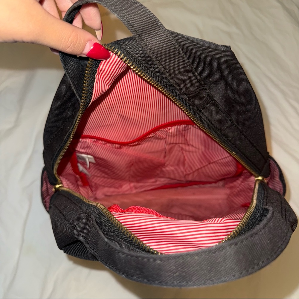 Herschel Backpack - Picture 2 of 3